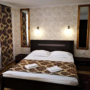 rezervați aici