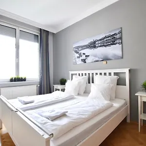 Standerd By Hi5 - Lovag Family Apartament
