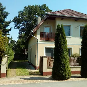 rezervați aici