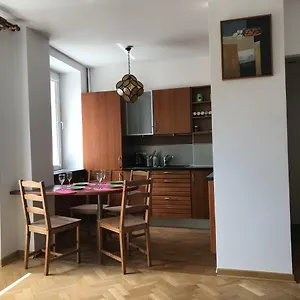 Nina Na Bielanskiej Польша